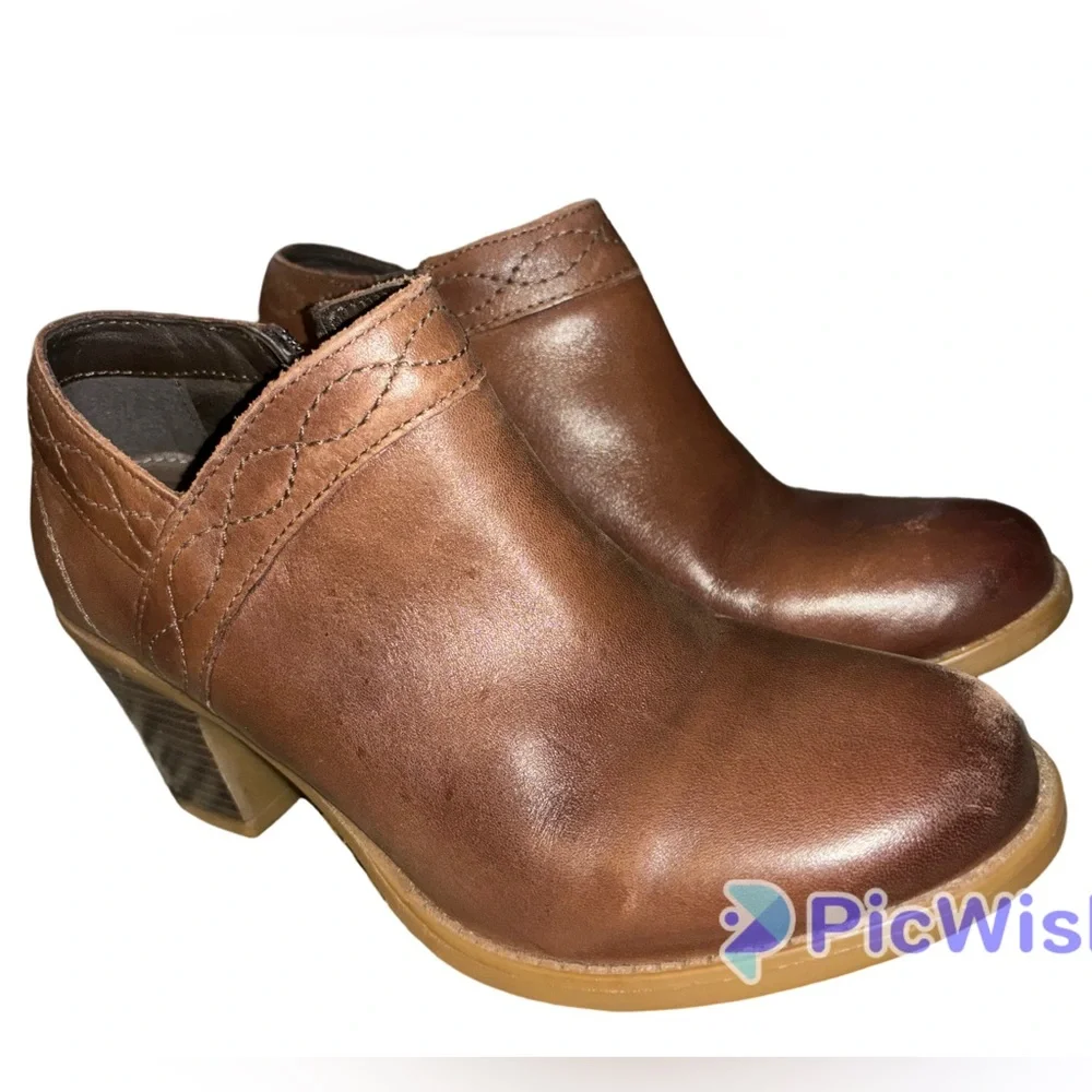 Earth Lina Austin Womans 9 Camel Cognac Color Ankle Booties